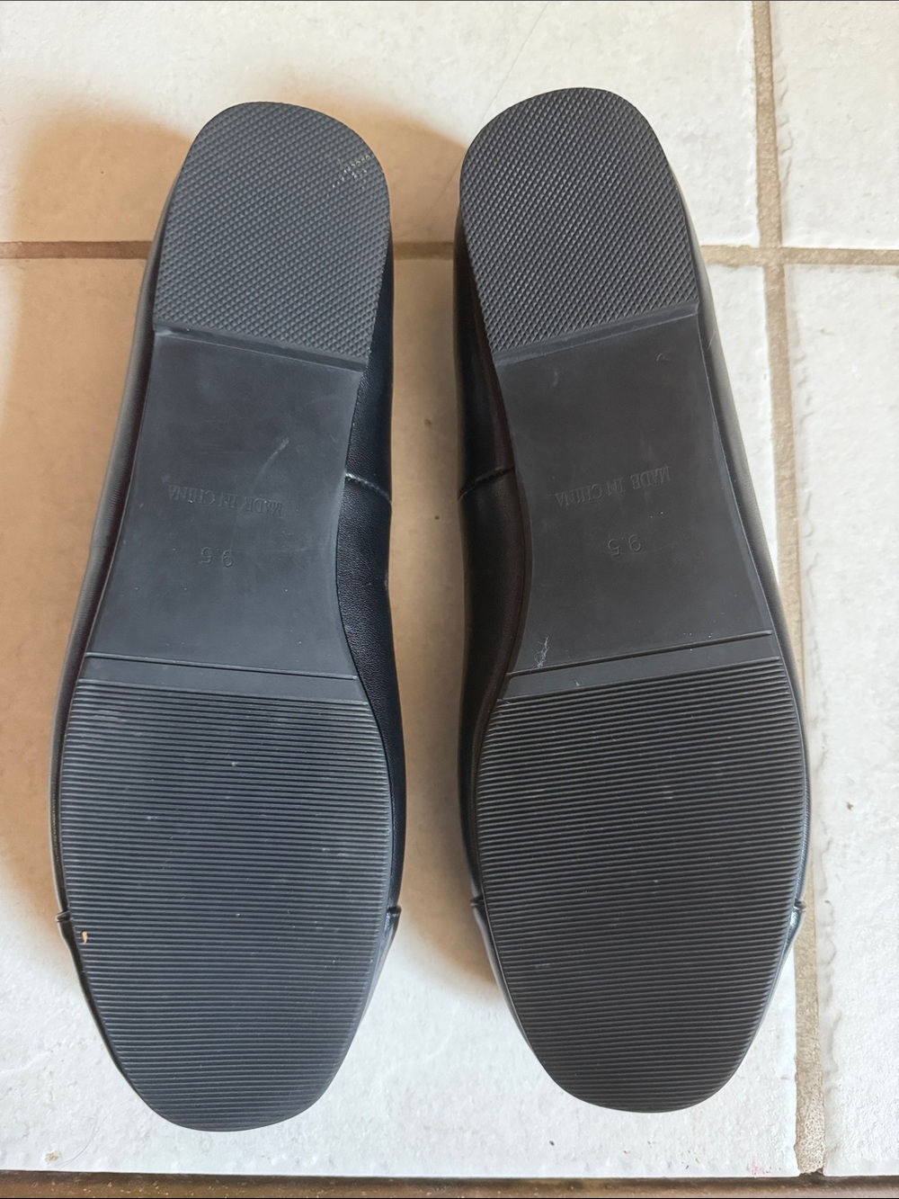 Classic Black Ballet Flats with Bow - Picture 3 of 4